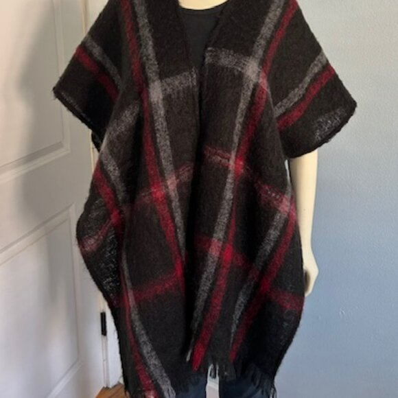 Women's Black Plaid Fringed Shawl, OSFM - Picture 2 of 5